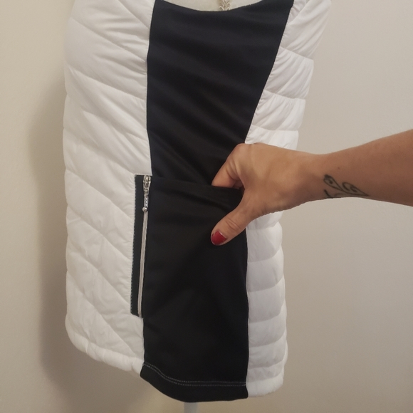 NWT Raison D'etre White & Black Vest w/ Hood - Picture 5 of 7
